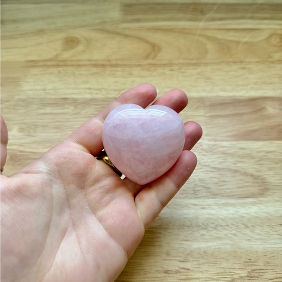 Heart-Shaped Rose Quartz Crystal - Picture 4 of 6